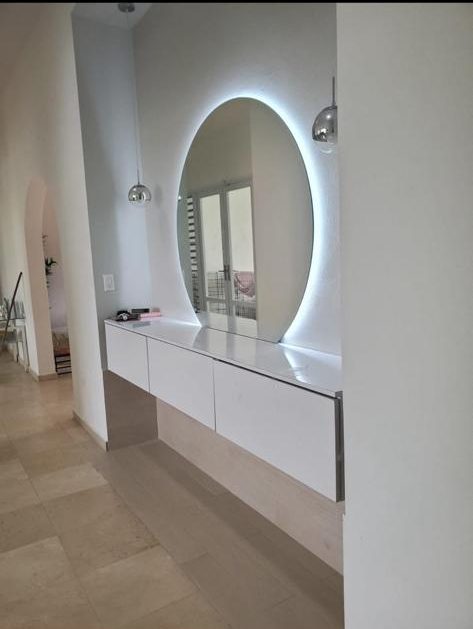 Instalación de espejos con luz led.